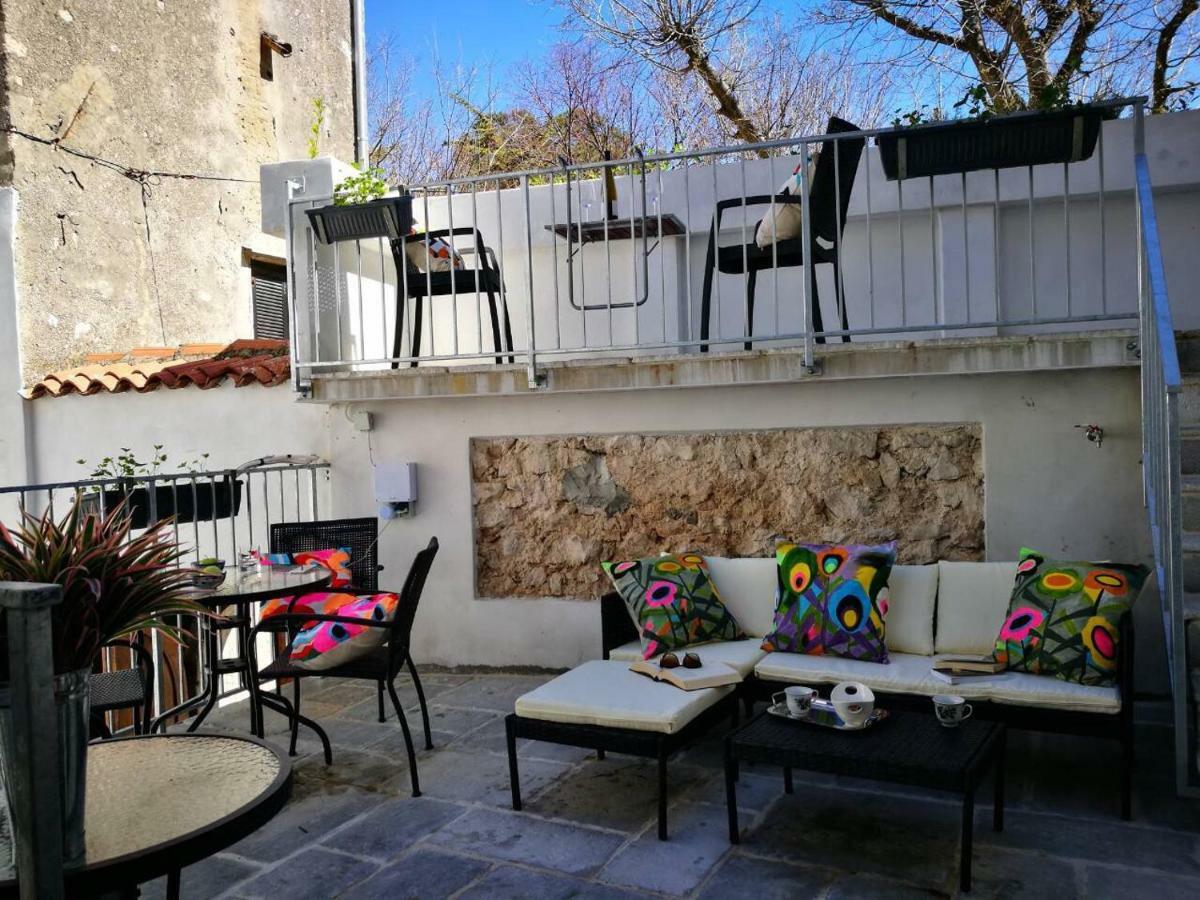 Cres Art Studio Kuning Apartment Eksteriør bilde